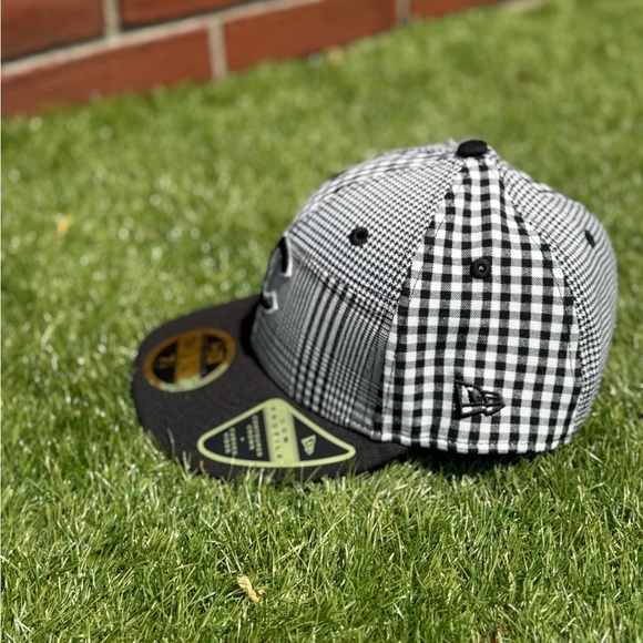 Chicago Cubs Fitted Hat | New ERA | Size 7 1/4 - Picture 3 of 8